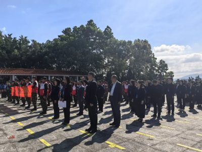 清远市德圣职校开展清明祭扫烈士公墓活动