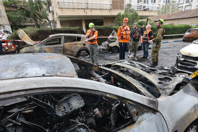 伊朗伊斯兰革命卫队海军3月31日表示，对美以多个目标实施打击，并重申完全控制霍尔木兹海峡。新华社发