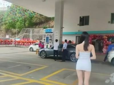 短裙露肩“助阵”，东莞樟木头一加油站开业营销被叫停｜在+帮办