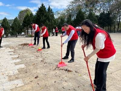 梅州市退役军人服务中心党支部开展“致敬革命先烈·传承英烈精神”主题党日活动