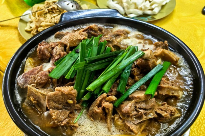 鸡煲店为何“不想火”？里面藏着广东老板朴素的生意经