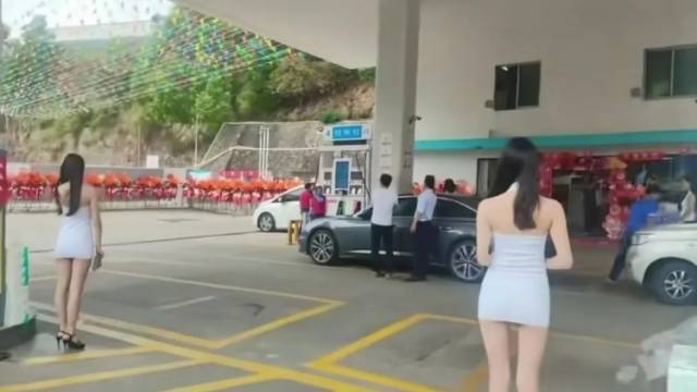 短裙露肩“助阵”，东莞樟木头一加油站开业营销被叫停｜在+帮办
