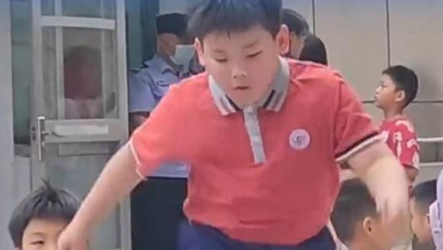 放学等候区变《这就是街舞》海选现场，江门果然是“舞术之乡”