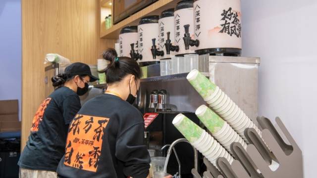 新茶饮“六小龙”谁在流量狂欢中掉队？| 公司舆情哨·年报之问