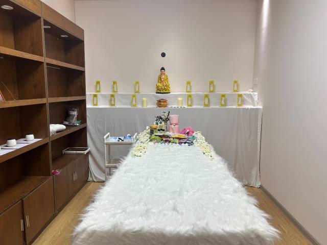 举行告别仪式的房间。