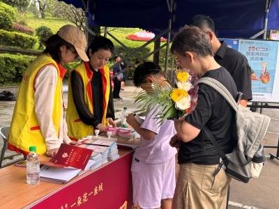 逛红棉潮墟集市，让清明追思更有温度