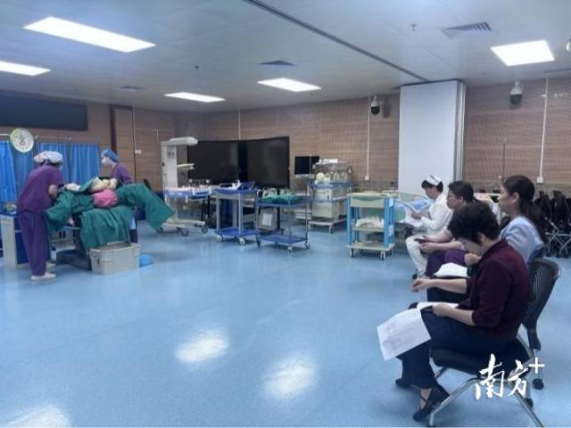 巡讲前备课及专家指导。 