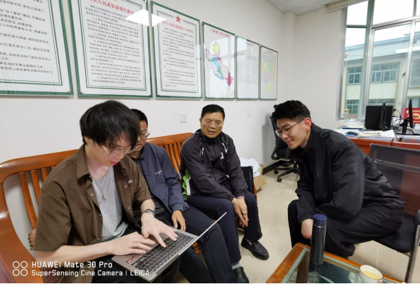 华南农业大学刘红斌及学生与大湖镇谢航航副书记、谢朝挺副镇长进行交流