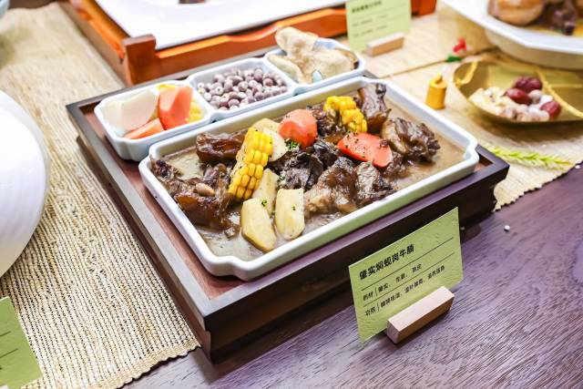 肇庆南药一桌菜。