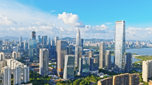 全国大会召开，服务业迎来高光时刻！｜聊点政经事