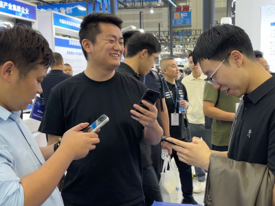 视频｜在“湾区T台”发布新品后，这位架构师被客户当场拦住