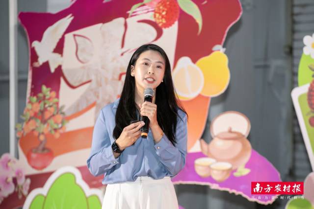 京东零售猪禽肉品类总经理陈秀丽发布京东·清远跑步鸡营销方案。