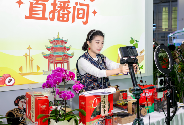 广东村播@玉婷妹仔实时直播带货。