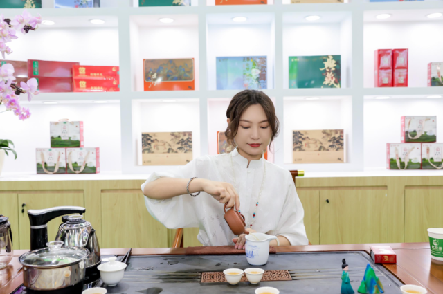 农博会现场汕头茶艺展示。