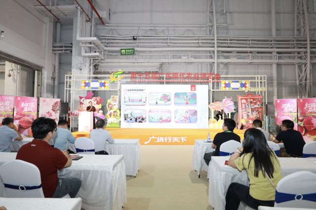 中荔集团市场总监黎焯锋上台推介。