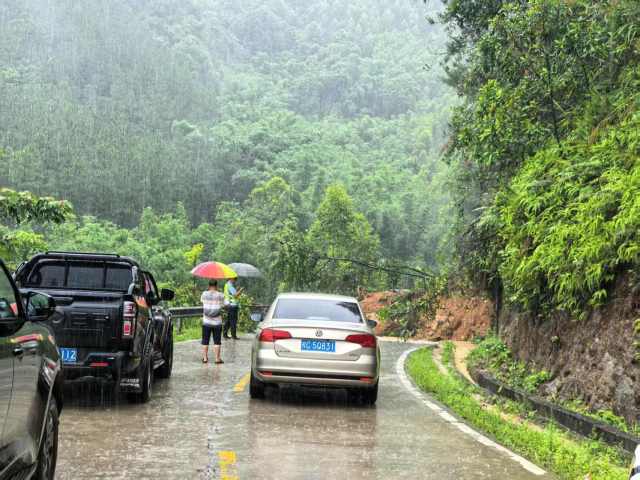 2025年6月16日，肇庆怀集县下帅乡牛仙谷景区发生山体滑坡。