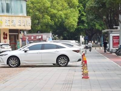 广州一停车场占用盲道？街道回应：已督促整改