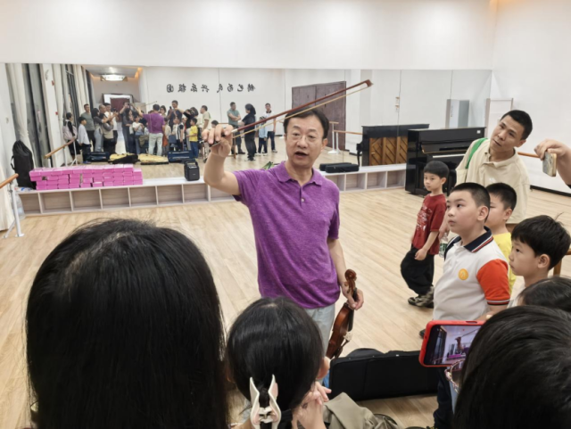 在音乐启蒙中与“艺术乡见”