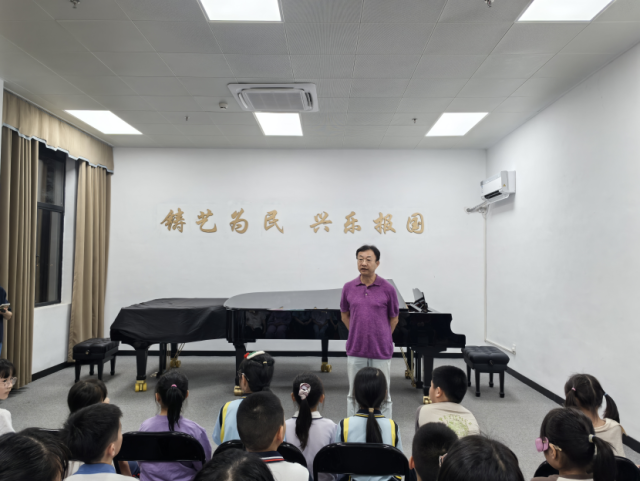 侯东蕾副教授开班授课