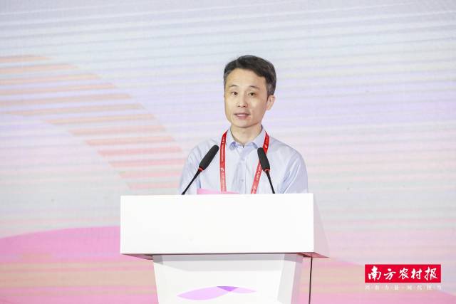 南方报业传媒集团经委会委员、南方农村报总经理张璐在现场致辞