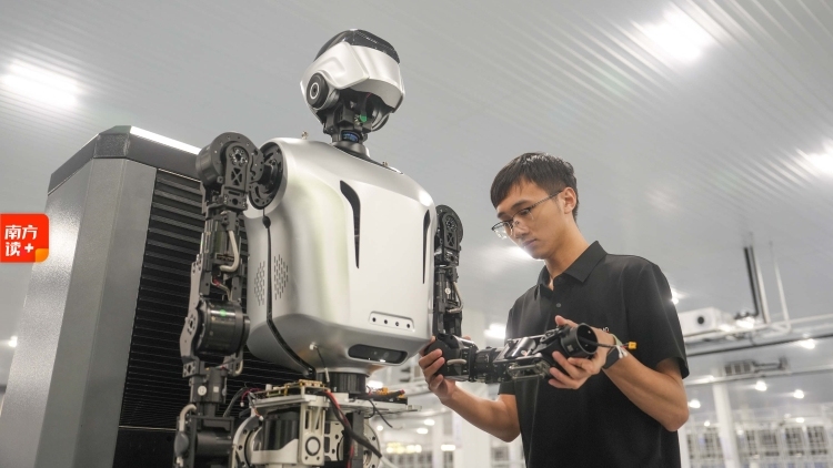 广东人形机器人“超级工厂”，如何练成？