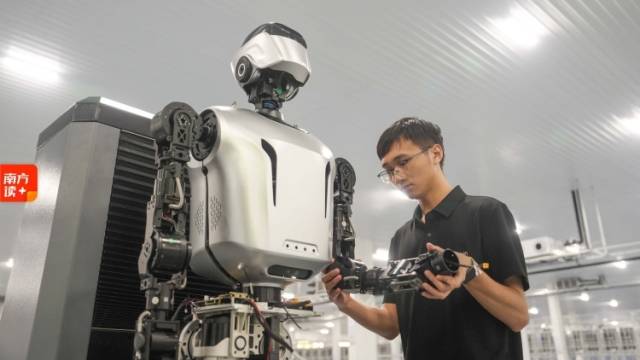 广东人形机器人“超级工厂”，如何练成？