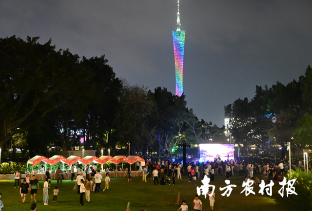 “华美晟音  乐享时光”公益音乐会现场。