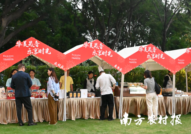 “华美晟音 乐享时光”公益音乐会展销区。