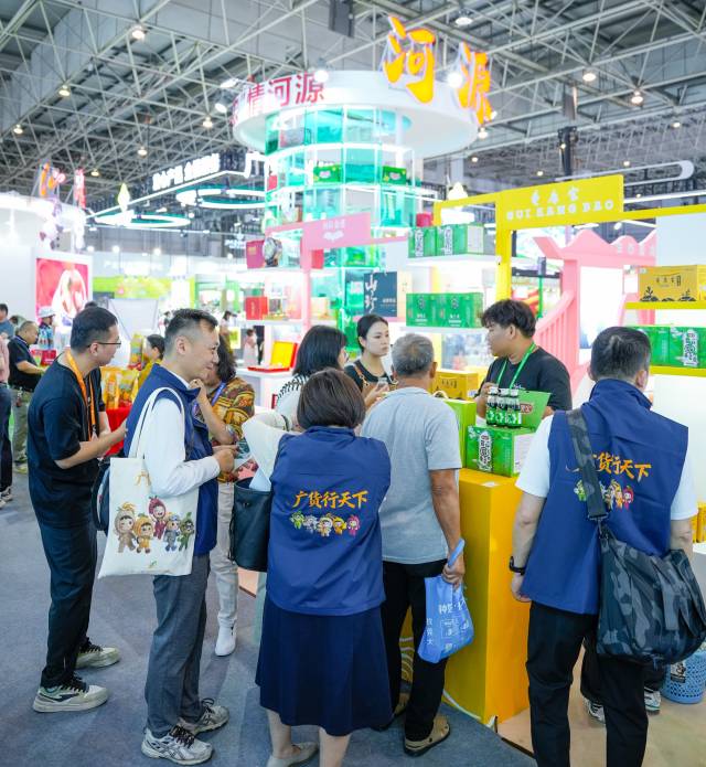 现场产销对接火热。  