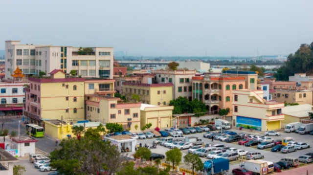 横档村中心停车场解决了群众“停车难”问题。