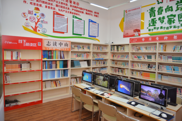 石军村新时代文明实践站电子图书阅览室。