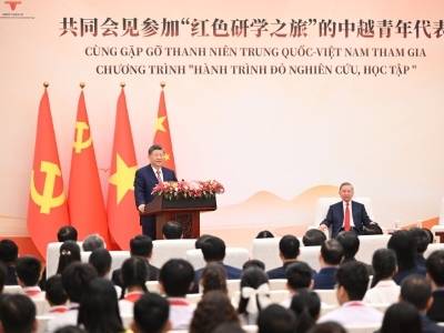 习近平同苏林共同会见中越青年代表