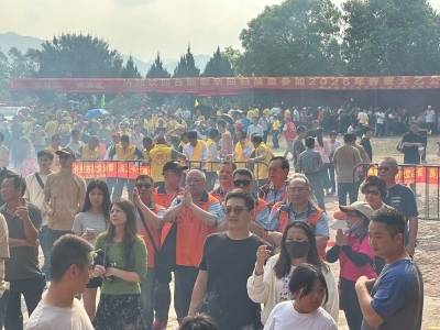 跨越海峡的归乡路