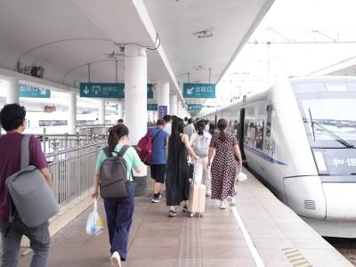 “五一”火车票明日开卖，机票预订进入高峰期
