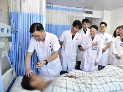 感冒后汗蒸“排毒”，34岁男子大脑“缺水”中风