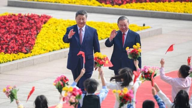 习近平总书记同苏林总书记共同会见中越青年代表侧记