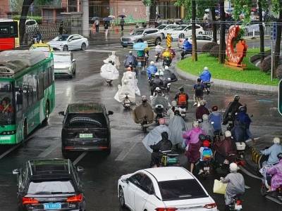 广州白云、花都发布冰雹预警，还有雷雨云团从广西方向入粤
