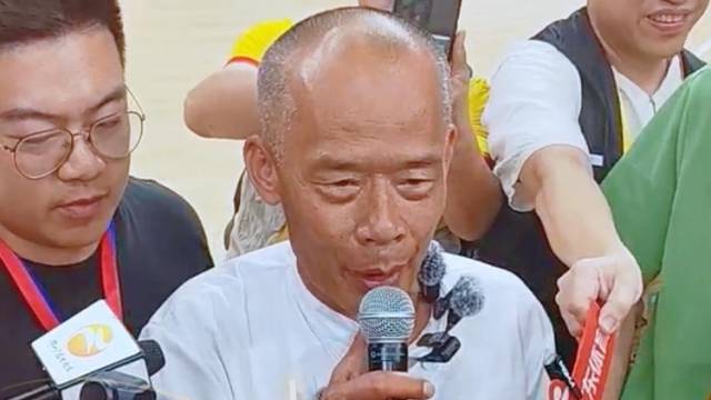 视频｜老莫唱红日太燃！粤BA佛山VS中山中场整活