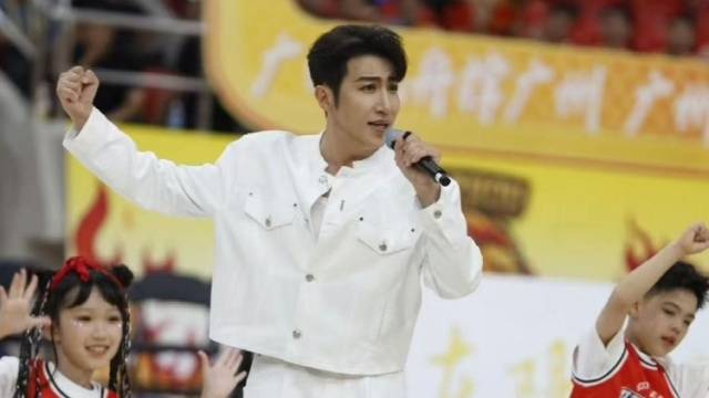 粤BA“战歌”嘹亮，梁山山带领现场观众齐唱《粤战粤勇》