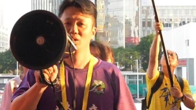 广州肇庆球迷一家亲，夹道欢迎，展主队热情