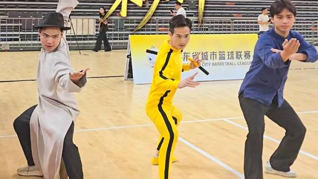 视频｜佛山VS中山，球迷扮成李小龙、黄飞鸿、叶问来助阵