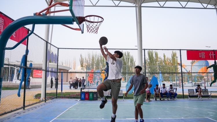 广东支持喀什建设的这个篮球公园，按下“升级键”