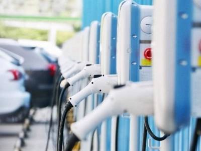 国际油价飙涨7%，黄金白银、美股期指全线下挫