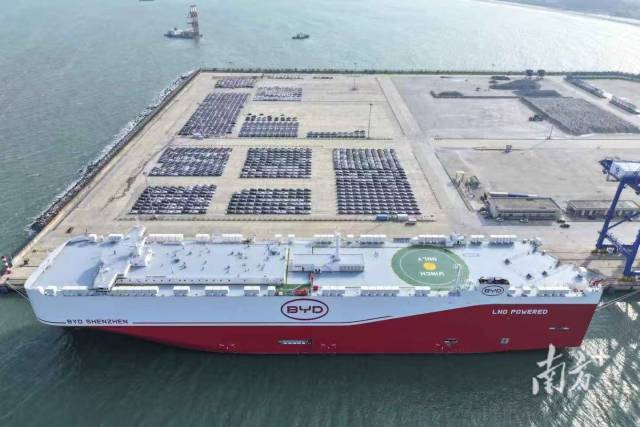 深汕特别合作区加快“港产城”联动，助力深圳建设新一代世界一流汽车城。