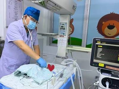 危重儿童与新生儿救治中心：筑牢生命防线 守护幼苗成长 | 河源医院推进五大中心建设④