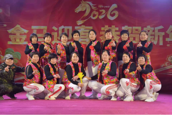 卢思琪策划的村晚吸引了许多长辈参与。