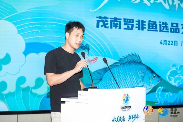 广东双洋食品科技有限公司采购经理刘杰彬介绍产品加工情况