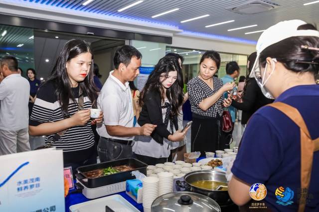 茂南罗非鱼选品品鉴区人流络绎不绝