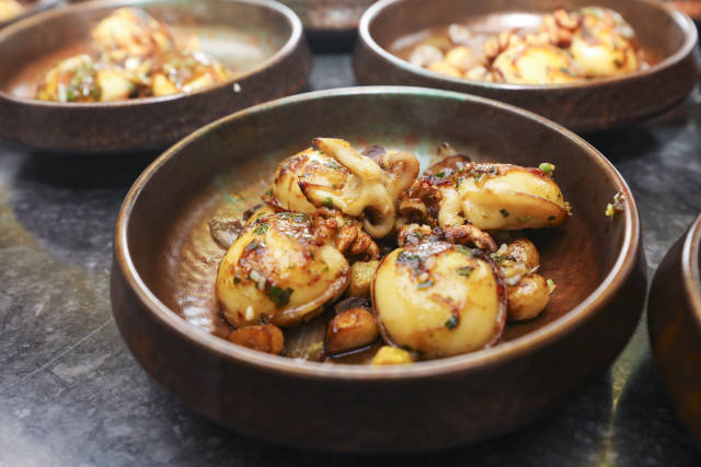 泰式风味焗丝苗米酿墨鱼