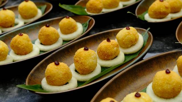 炸丝苗米葱麻虾球